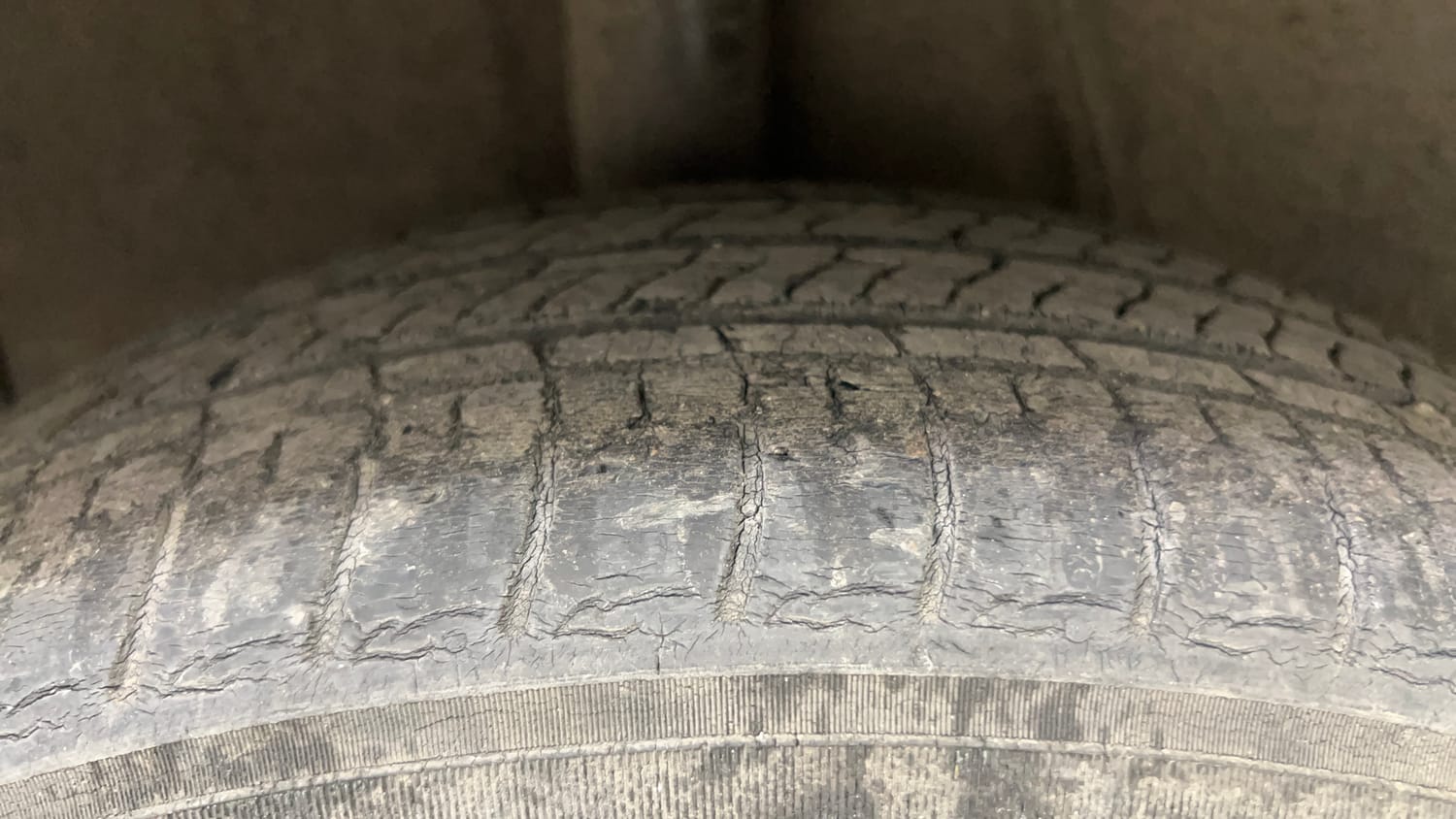 Used 2021 Hyundai Grand i10 Nios Sportz AMT 1.2 Kappa VTVT Petrol Automatic tyres RIGHT REAR TYRE TREAD VIEW