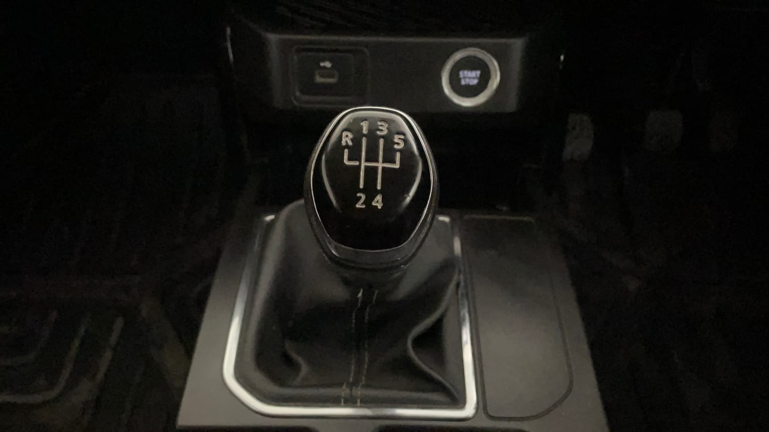 Used 2023 Renault Kiger RXT MT Petrol Manual interior GEAR  KNOB VIEW