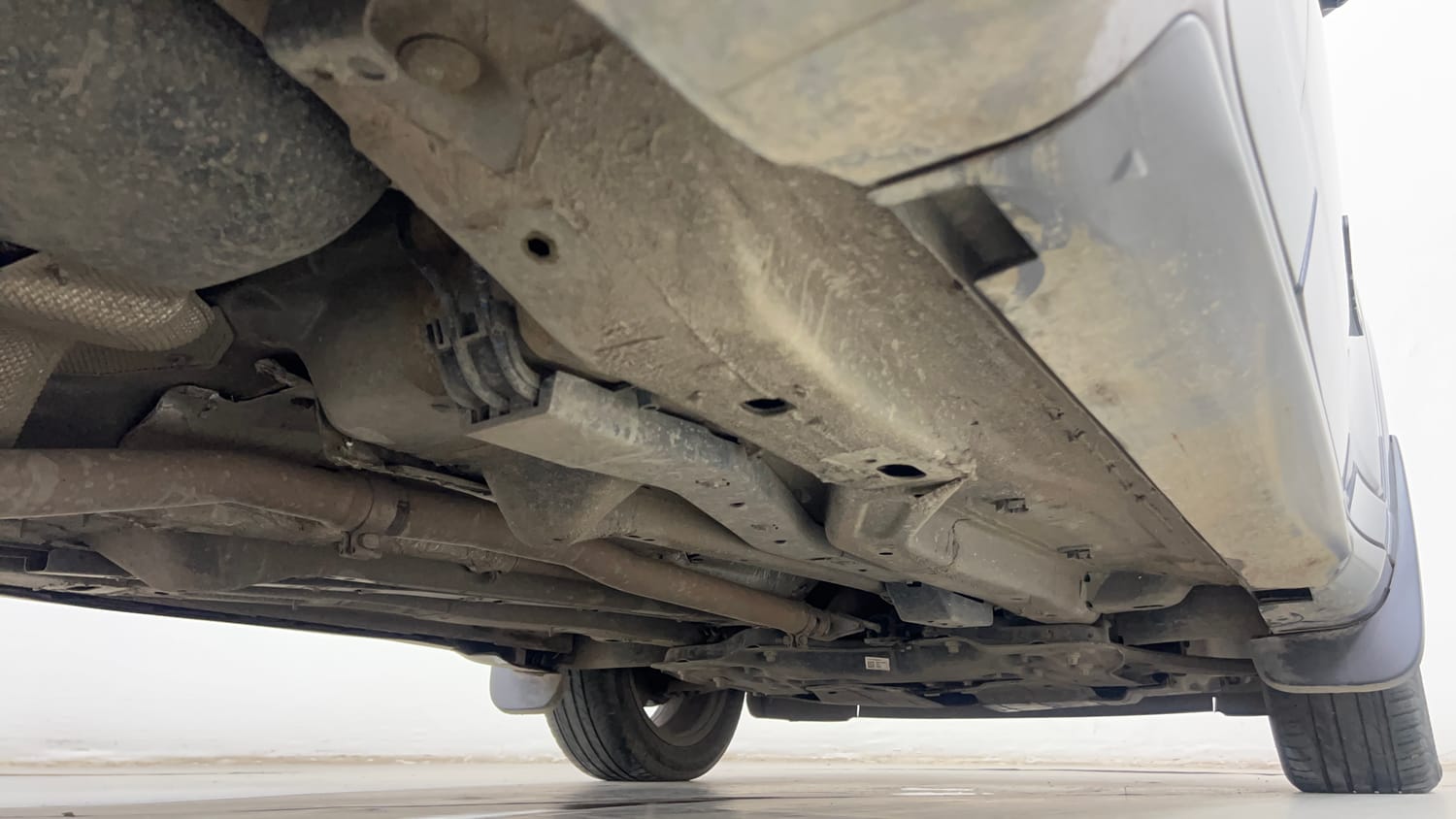 Used 2022 Jeep Compass Model S (O) 1.4 Petrol DCT Petrol Automatic extra REAR RIGHT UNDERBODY VIEW