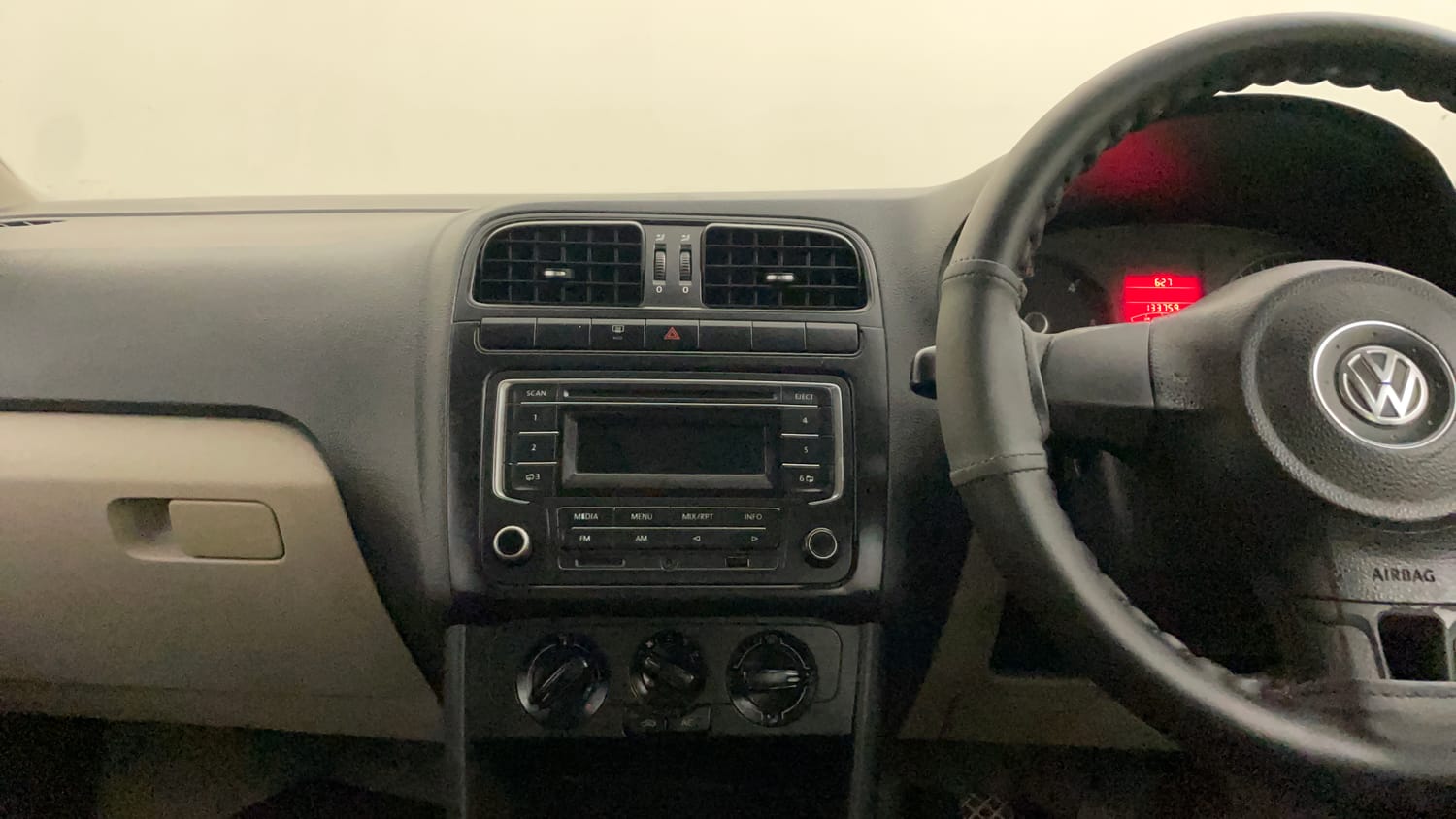 Used 2014 Volkswagen Polo Comfortline 1.2L (D) Diesel Manual interior MUSIC SYSTEM & AC CONTROL VIEW