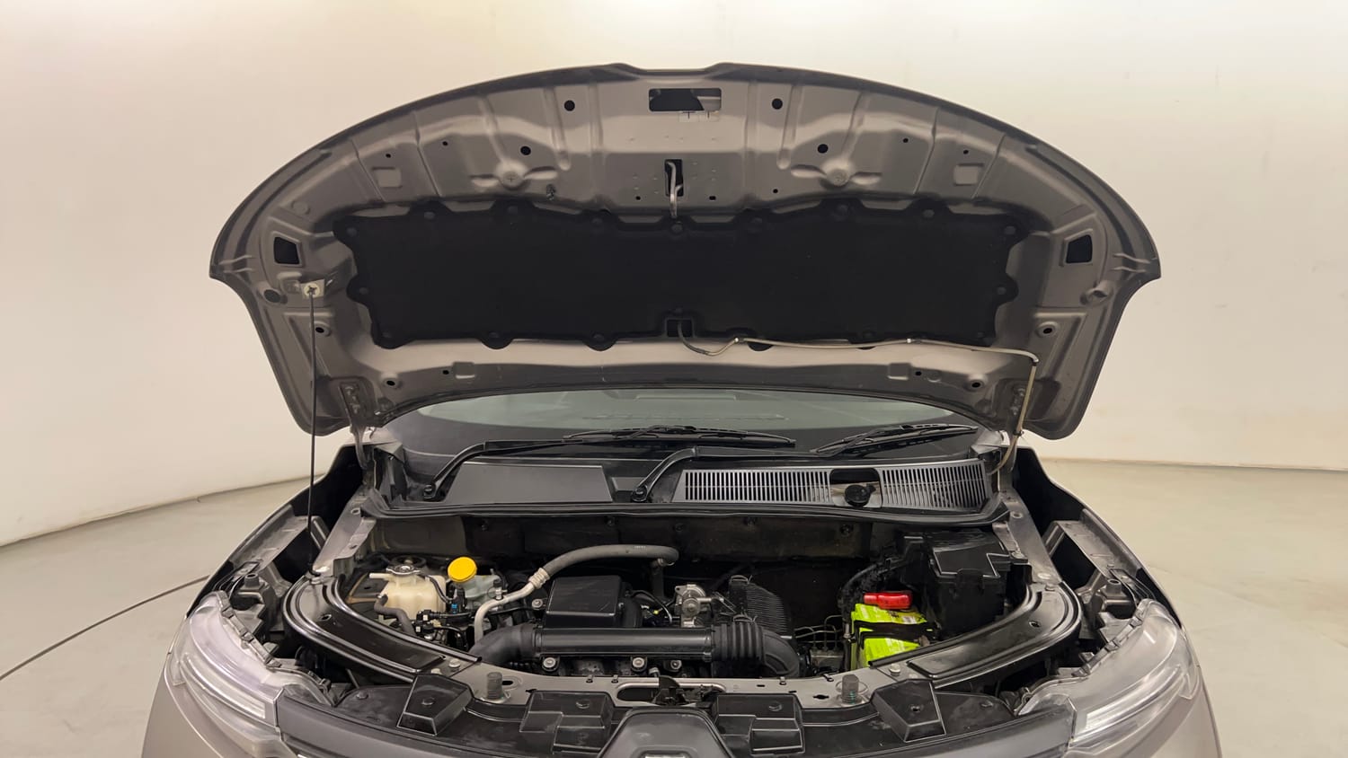 Used 2021 Renault Kiger RXT AMT Petrol Automatic engine ENGINE & BONNET OPEN FRONT VIEW
