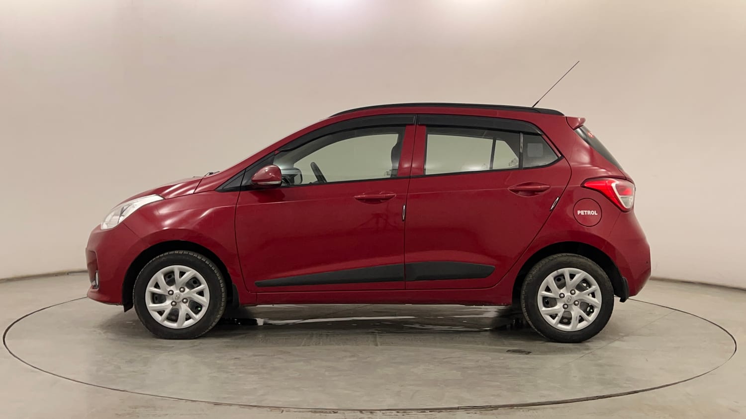 Used 2017 Hyundai Grand i10 Sportz (O) 1.2 Kappa VTVT Petrol Manual exterior LEFT SIDE VIEW