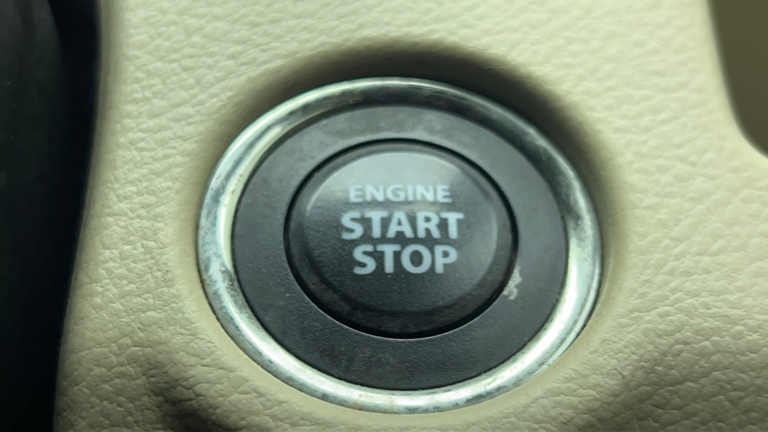 Used 2018 Maruti Suzuki Ciaz Alpha Hybrid 1.5 AT Petrol Automatic top_features Keyless start