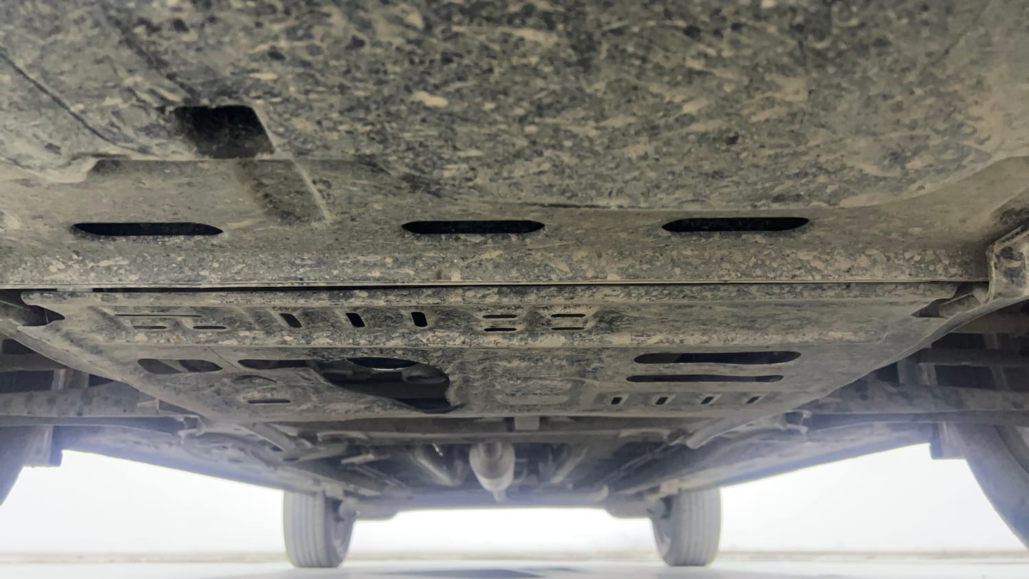 Used 2021 Renault Kiger RXT AMT Dual Tone Petrol Automatic extra FRONT LEFT UNDERBODY VIEW