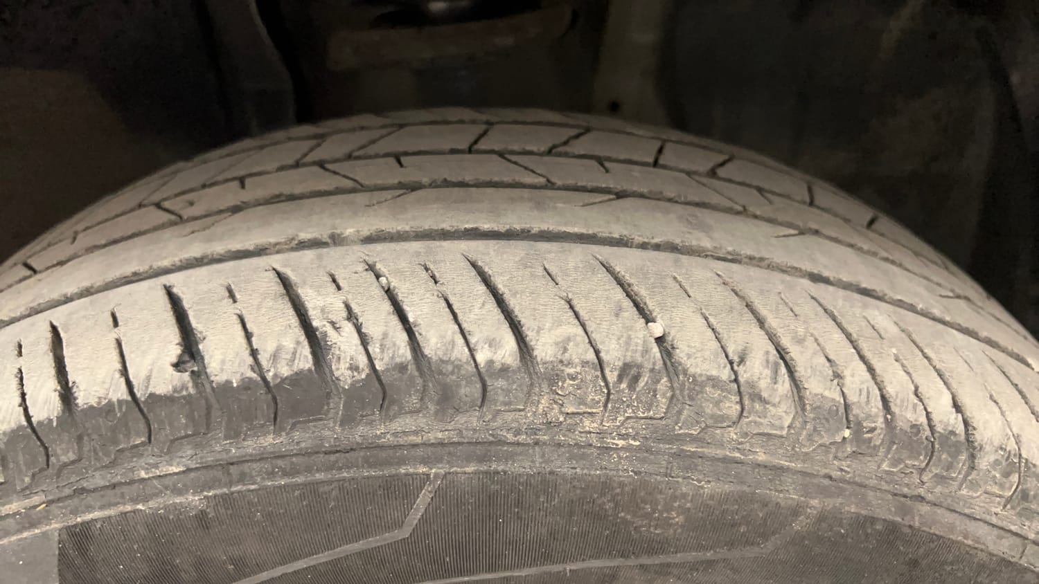 Used 2021 Renault Kiger RXT AMT Petrol Automatic tyres RIGHT FRONT TYRE TREAD VIEW