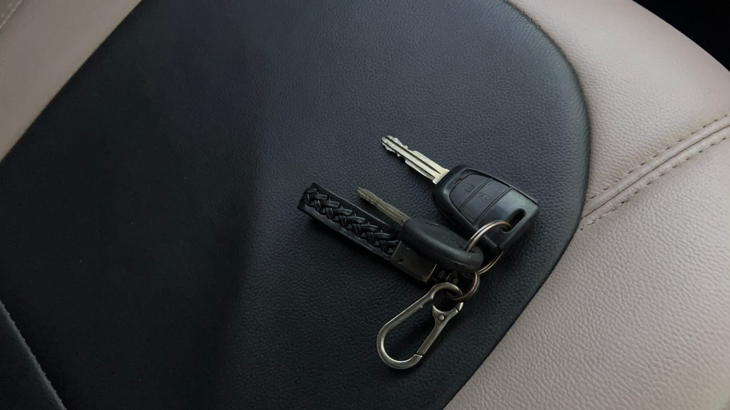 Used 2016 Hyundai Grand i10 Sportz 1.2 Kappa VTVT Petrol Manual extra CAR KEY VIEW