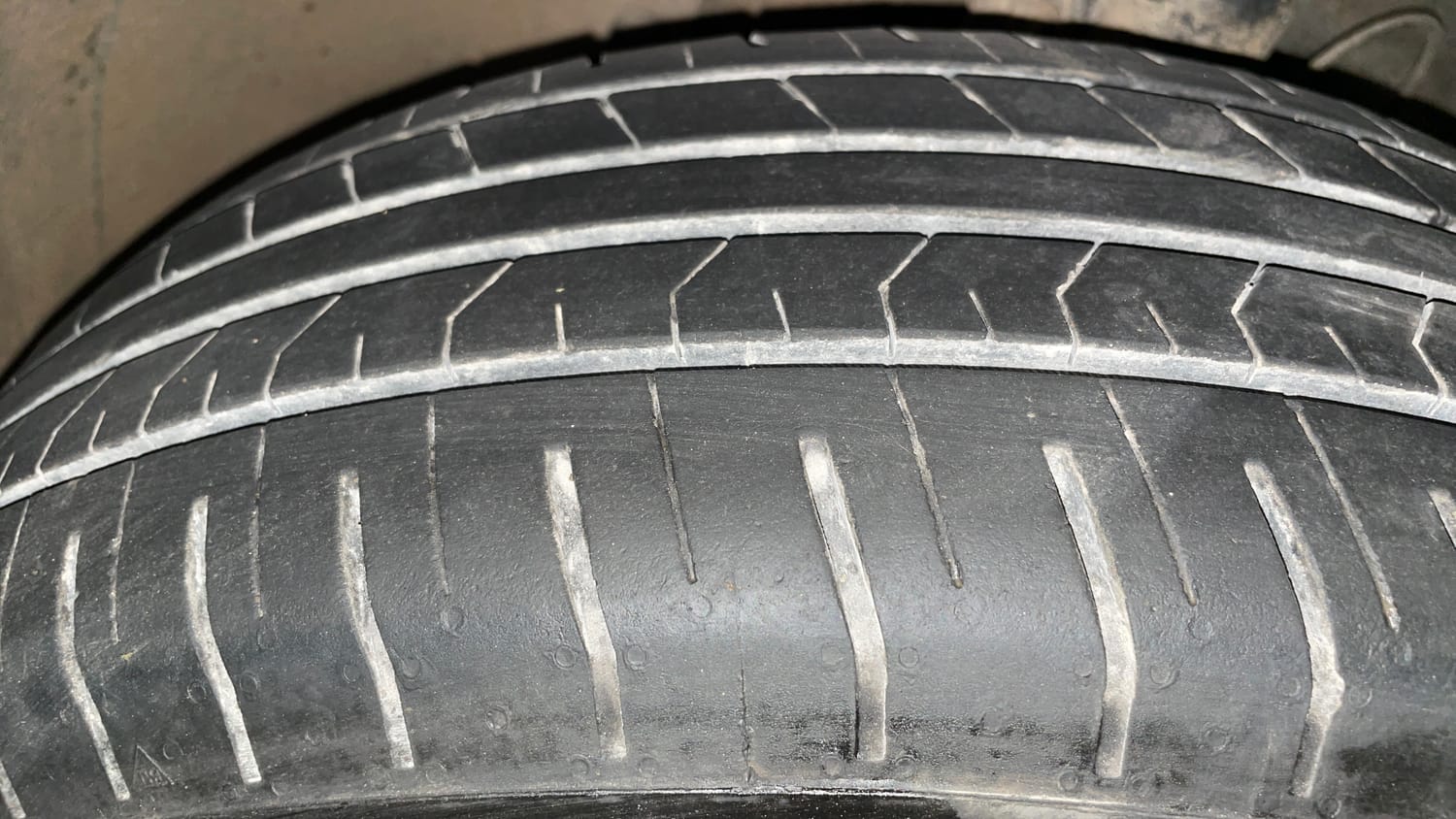 Used 2024 Hyundai Venue SX 1.2 Petrol Petrol Manual tyres LEFT FRONT TYRE TREAD VIEW