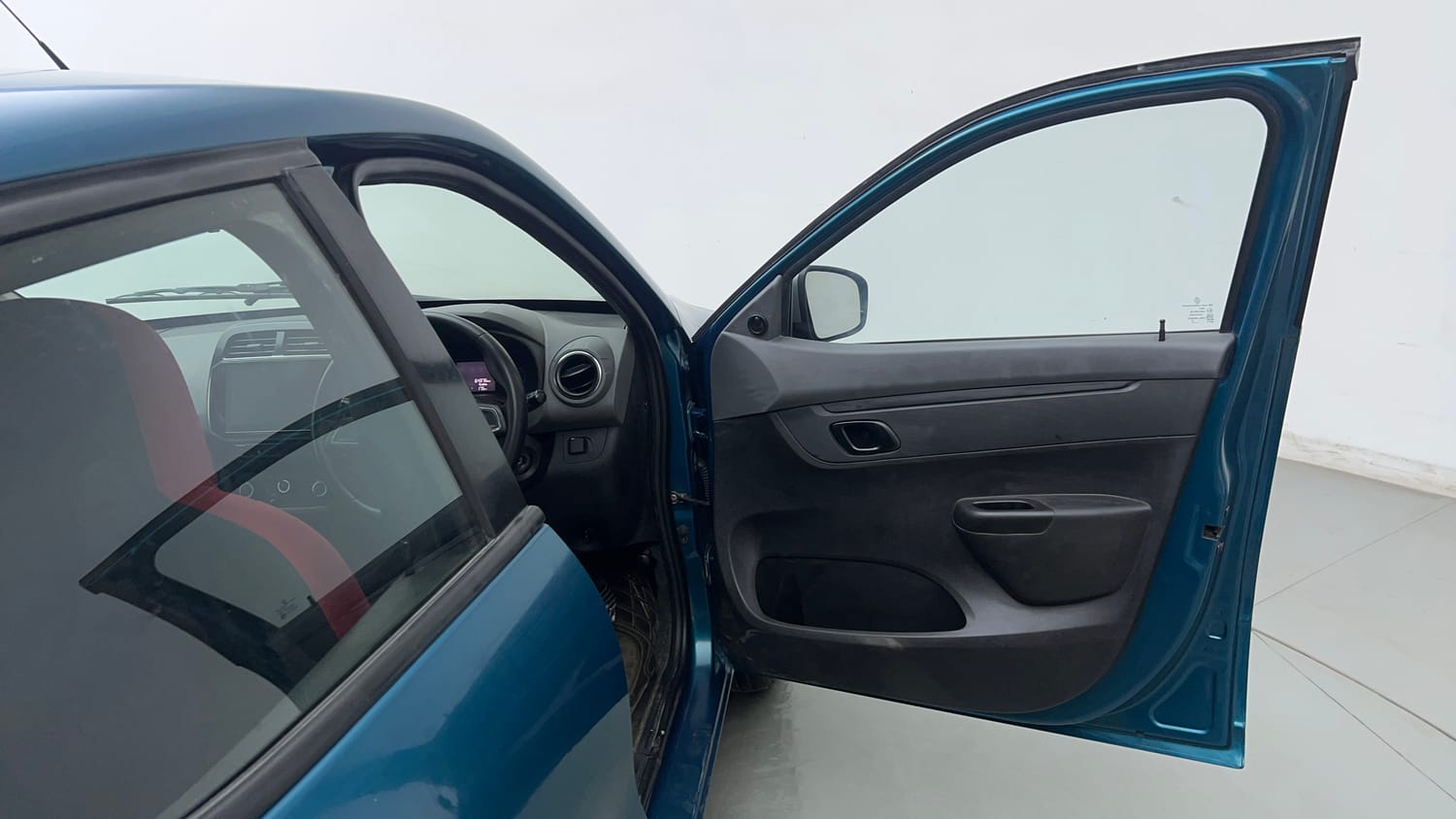 Used 2021 Renault Kwid RXT 1.0 AMT (O) Petrol Automatic interior RIGHT FRONT DOOR OPEN VIEW