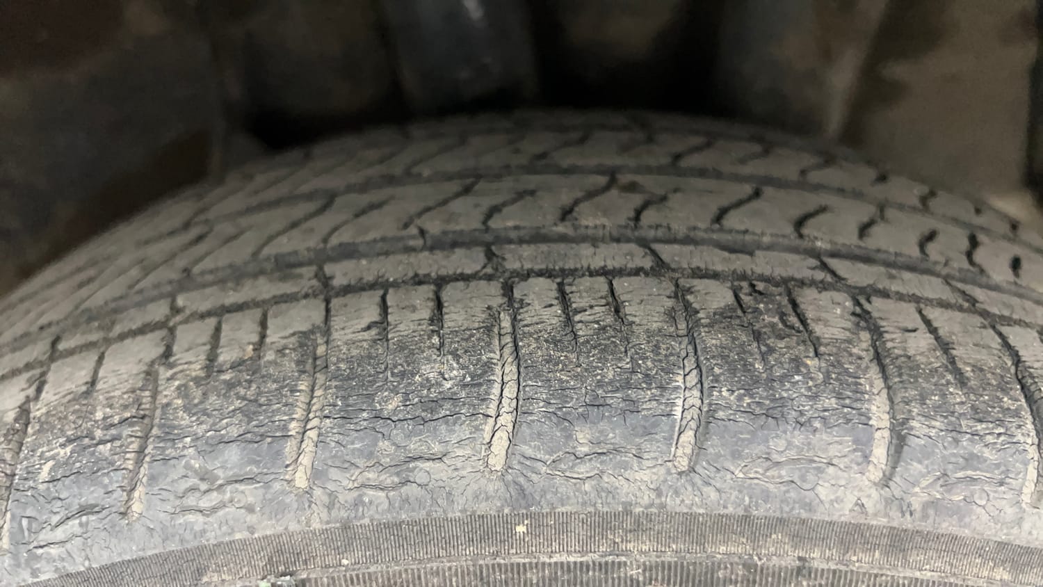Used 2021 Hyundai Grand i10 Nios Sportz AMT 1.2 Kappa VTVT Petrol Automatic tyres LEFT REAR TYRE TREAD VIEW