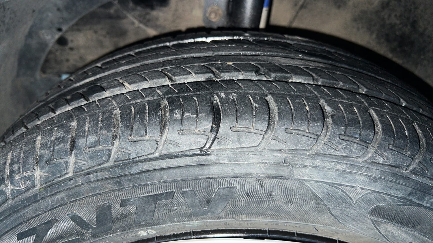 Used 2017 Maruti Suzuki Baleno Delta 1.2 Petrol Manual tyres LEFT FRONT TYRE TREAD VIEW