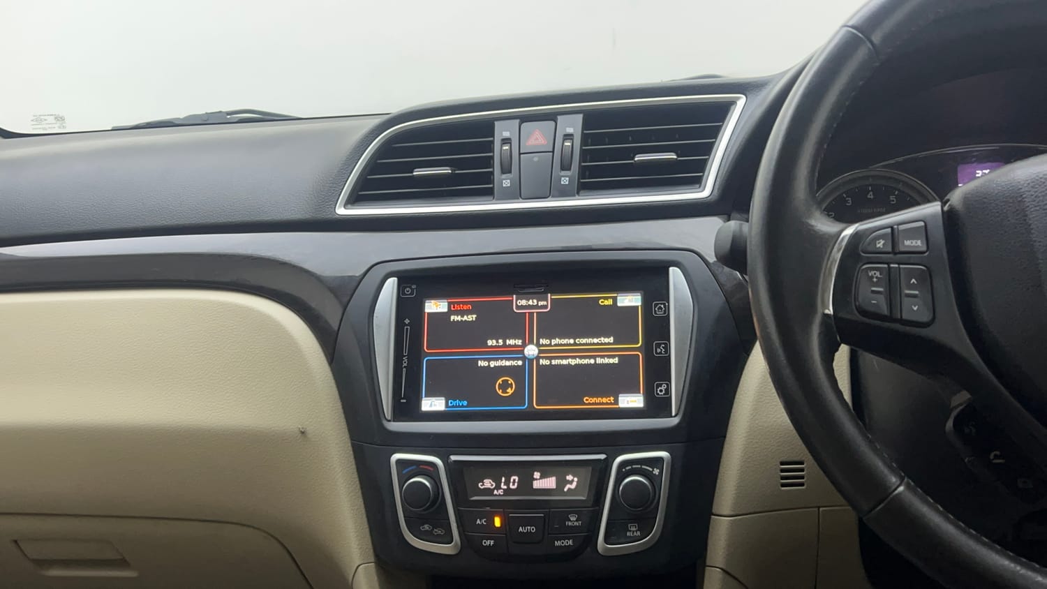Used 2015 Maruti Suzuki Ciaz ZXI+ Petrol Manual top_features Integrated (in-dash) music system