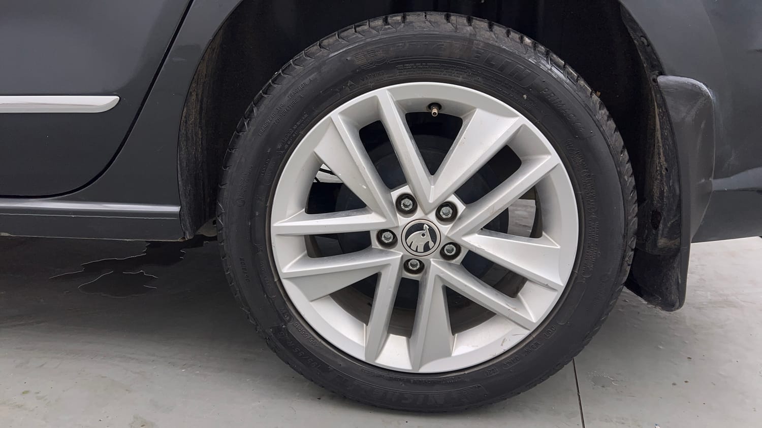 Used 2020 Skoda Rapid Style AT Petrol Automatic tyres LEFT REAR TYRE RIM VIEW