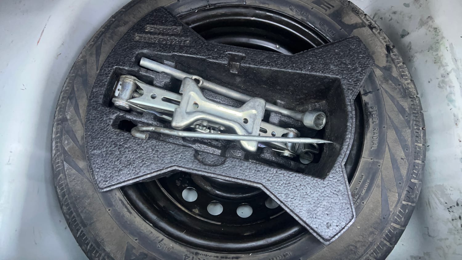 Used 2017 Maruti Suzuki Celerio VXi Petrol Manual tyres SPARE TYRE VIEW