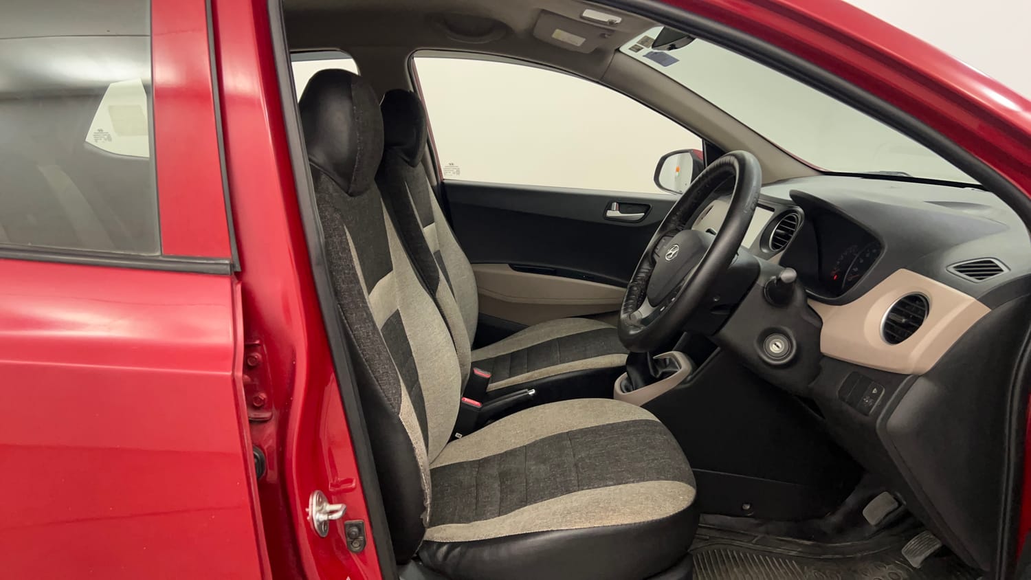 Used 2017 Hyundai Grand i10 Sportz (O) 1.2 Kappa VTVT Petrol Manual interior RIGHT SIDE FRONT DOOR CABIN VIEW