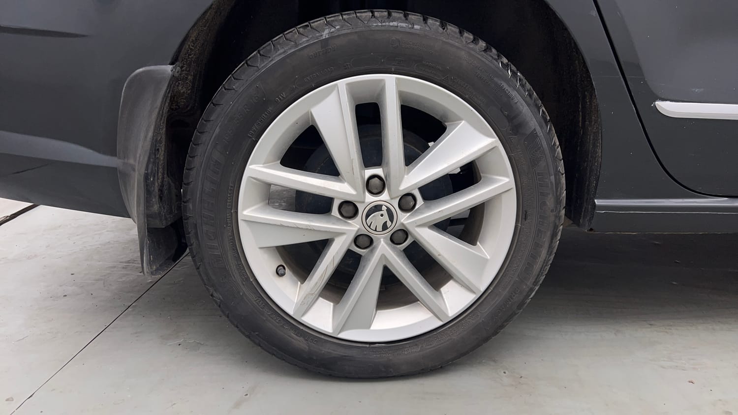 Used 2020 Skoda Rapid Style AT Petrol Automatic tyres RIGHT REAR TYRE RIM VIEW