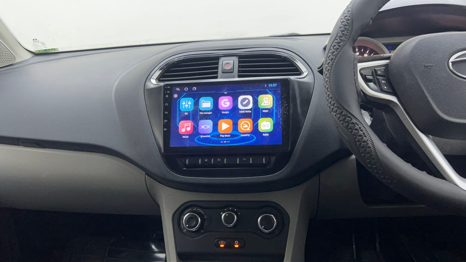 Used 2017 Tata Tiago Revotron XZ w/o Alloy Petrol Manual top_features Integrated (in-dash) music system
