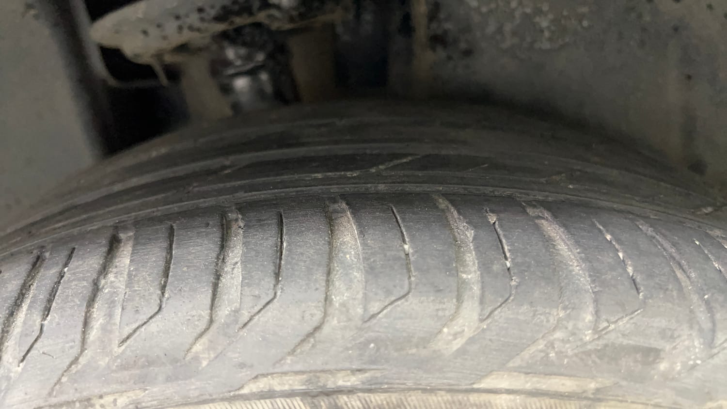 Used 2022 Jeep Compass Model S (O) 1.4 Petrol DCT Petrol Automatic tyres RIGHT REAR TYRE TREAD VIEW