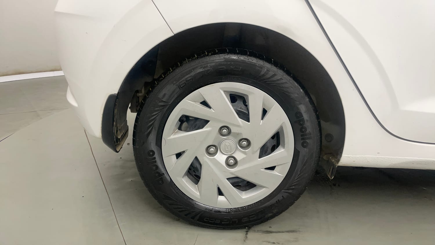 Used 2026 Hyundai Grand i10 Nios Magna 1.2 Kappa Petrol Manual tyres RIGHT REAR TYRE RIM VIEW