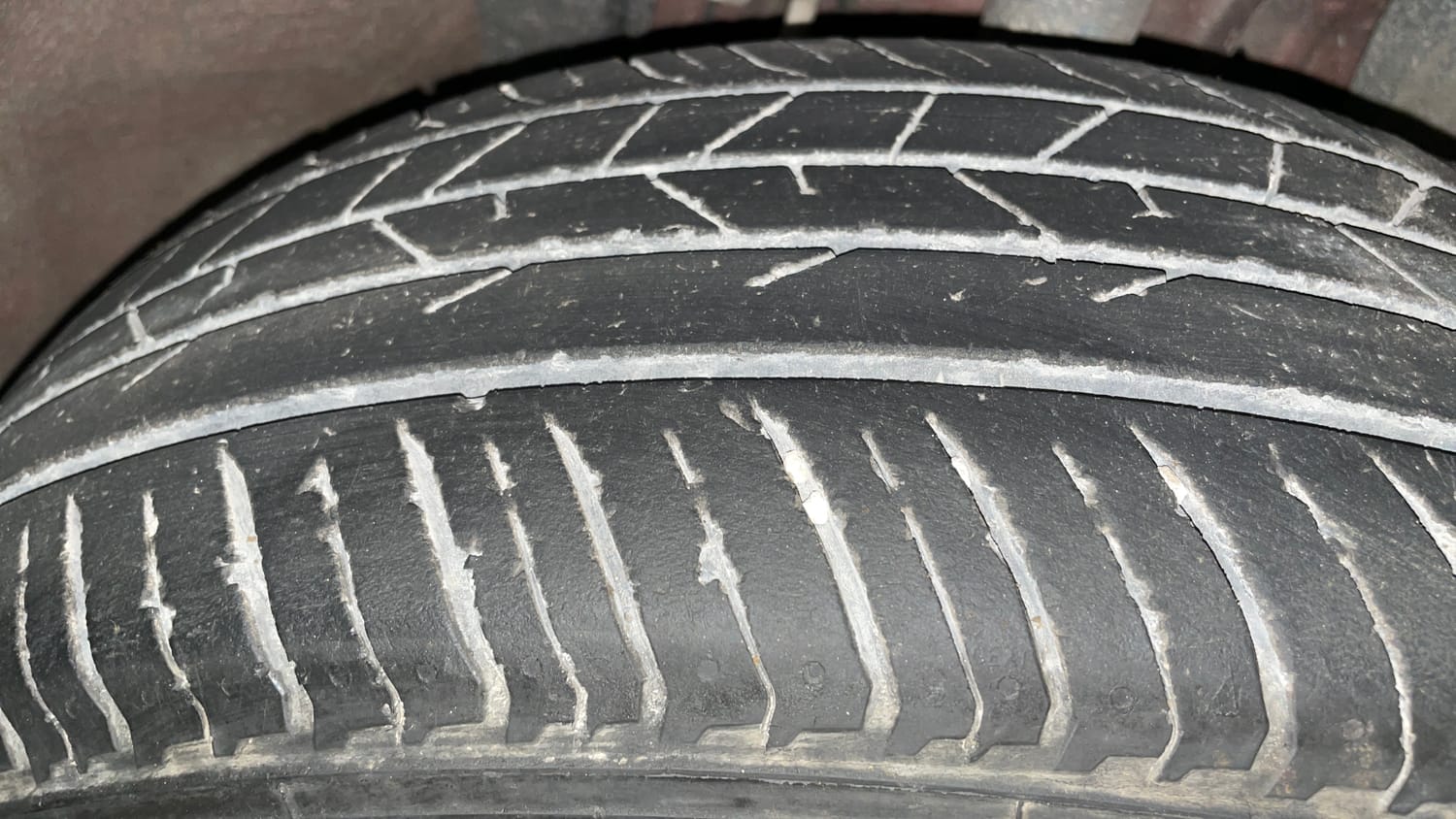 Used 2023 Renault Kiger RXT MT Petrol Manual tyres RIGHT FRONT TYRE TREAD VIEW