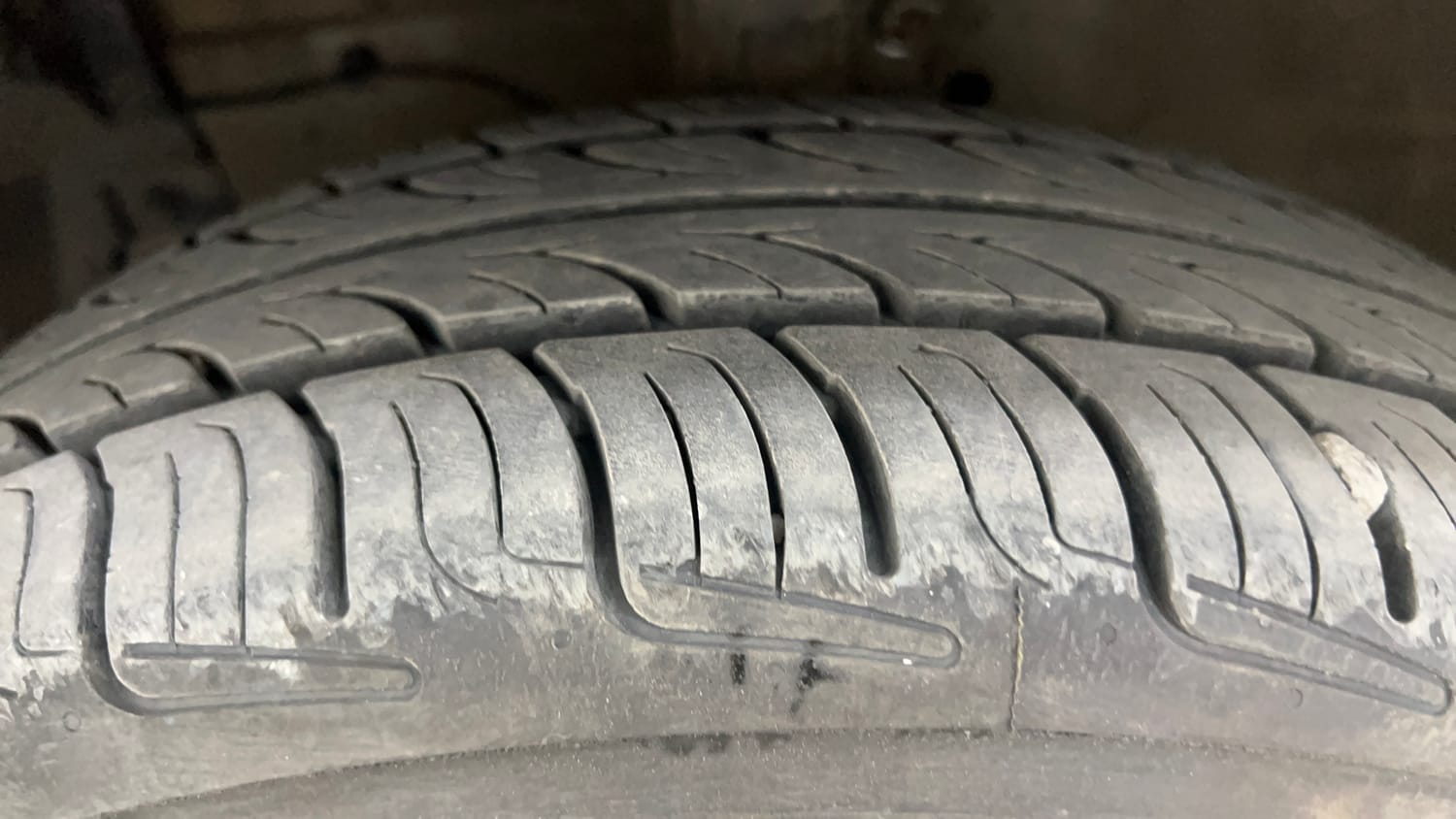 Used 2014 Maruti Suzuki Swift Dzire ZXI Petrol Manual tyres LEFT FRONT TYRE TREAD VIEW