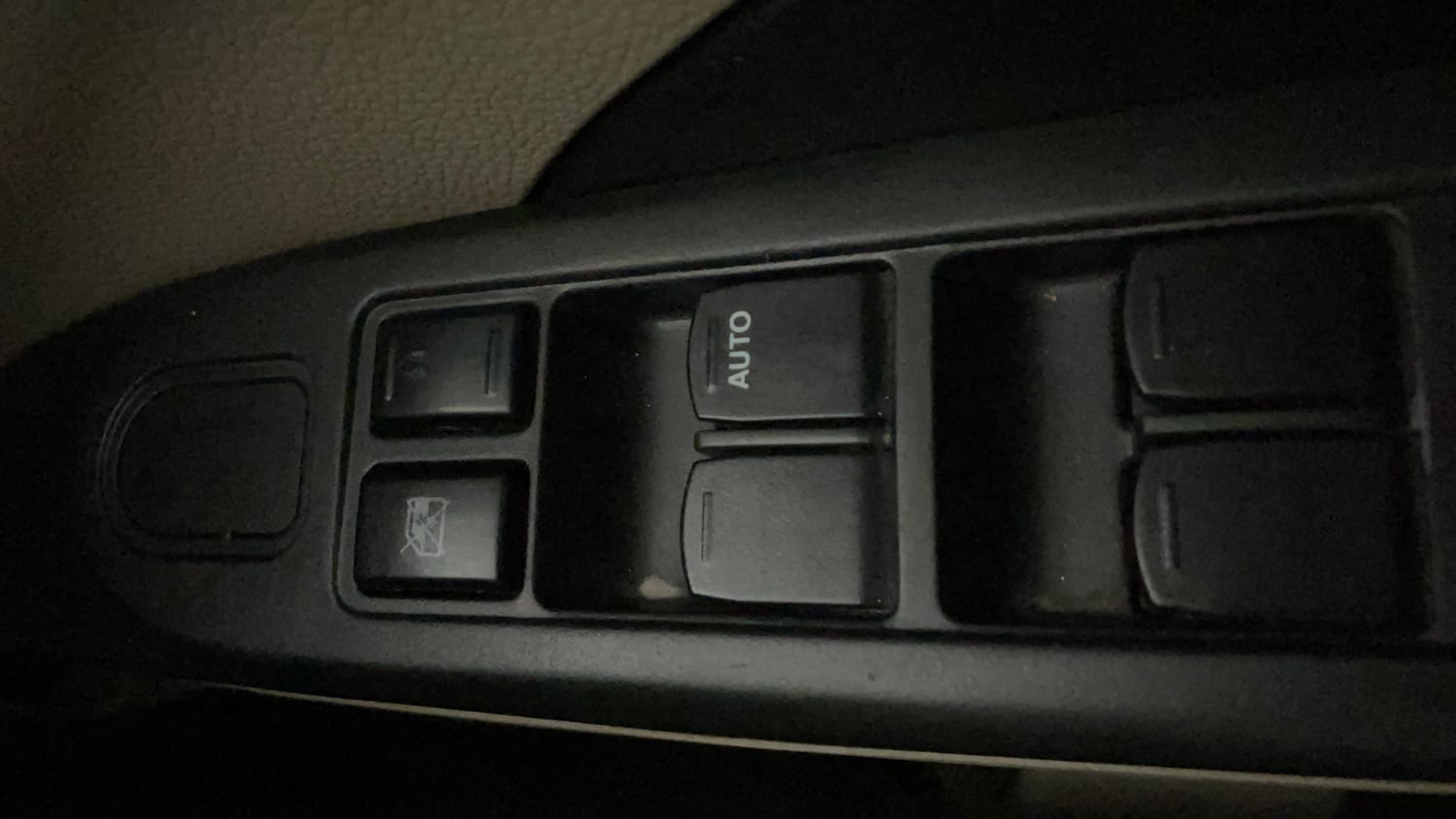 Used 2014 Maruti Suzuki Celerio VXi AMT Petrol Automatic top_features Central locking