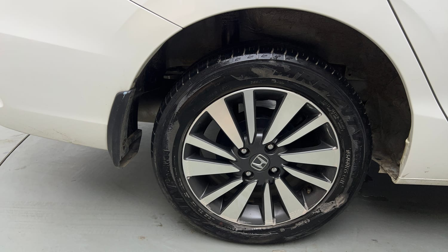 Used 2024 Honda City VX Petrol MT Petrol Manual tyres RIGHT REAR TYRE RIM VIEW