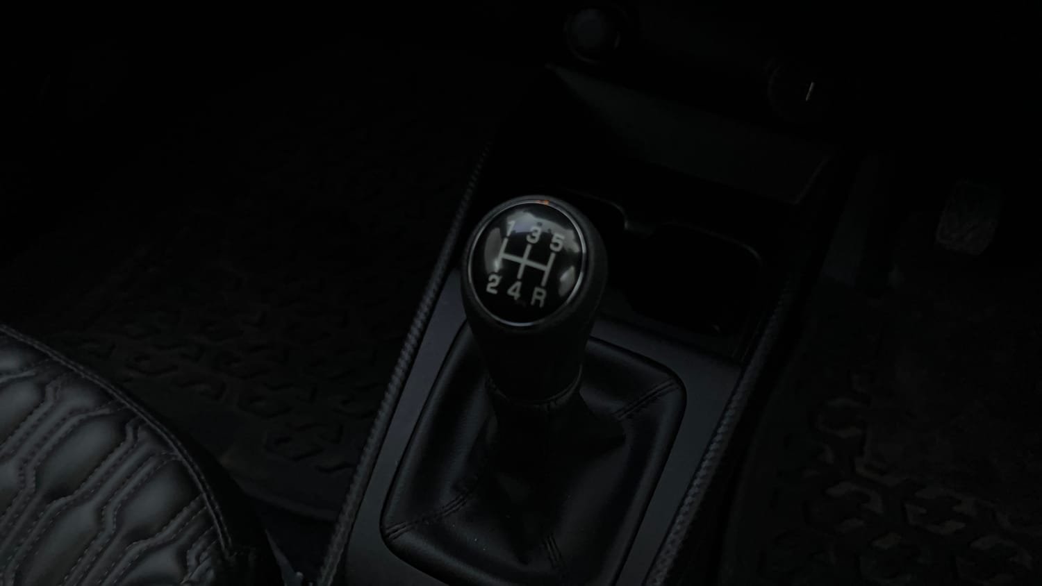 Used 2024 Maruti Suzuki Fronx Delta Plus (O) 1.2L MT Petrol Manual interior GEAR  KNOB VIEW