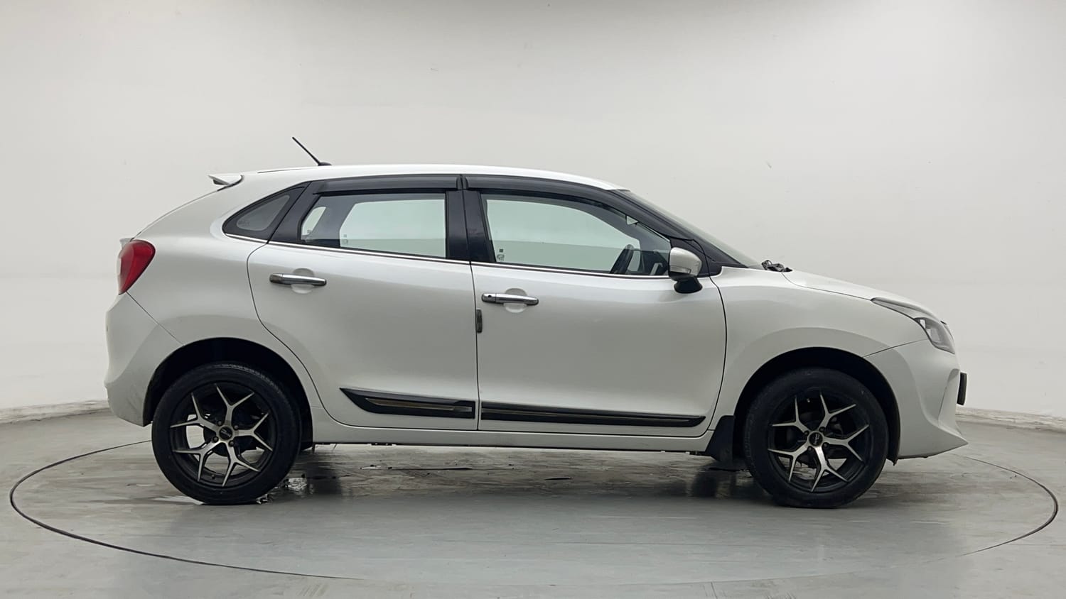 Used 2021 Maruti Suzuki Baleno Delta Petrol Manual exterior RIGHT SIDE VIEW
