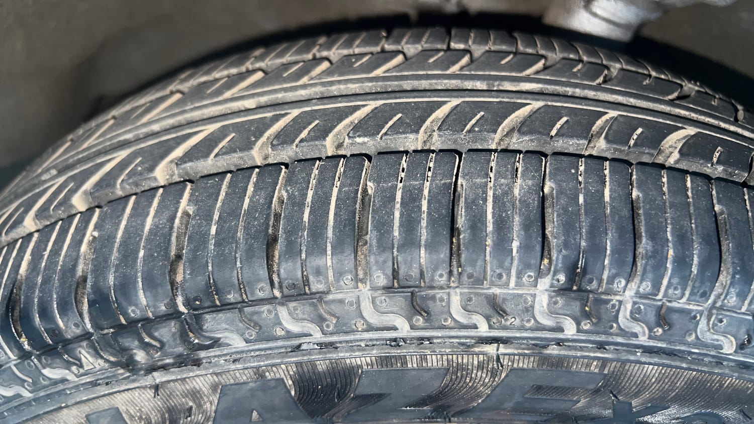 Used 2016 Maruti Suzuki Wagon R LXI CNG Cng Manual tyres RIGHT FRONT TYRE TREAD VIEW