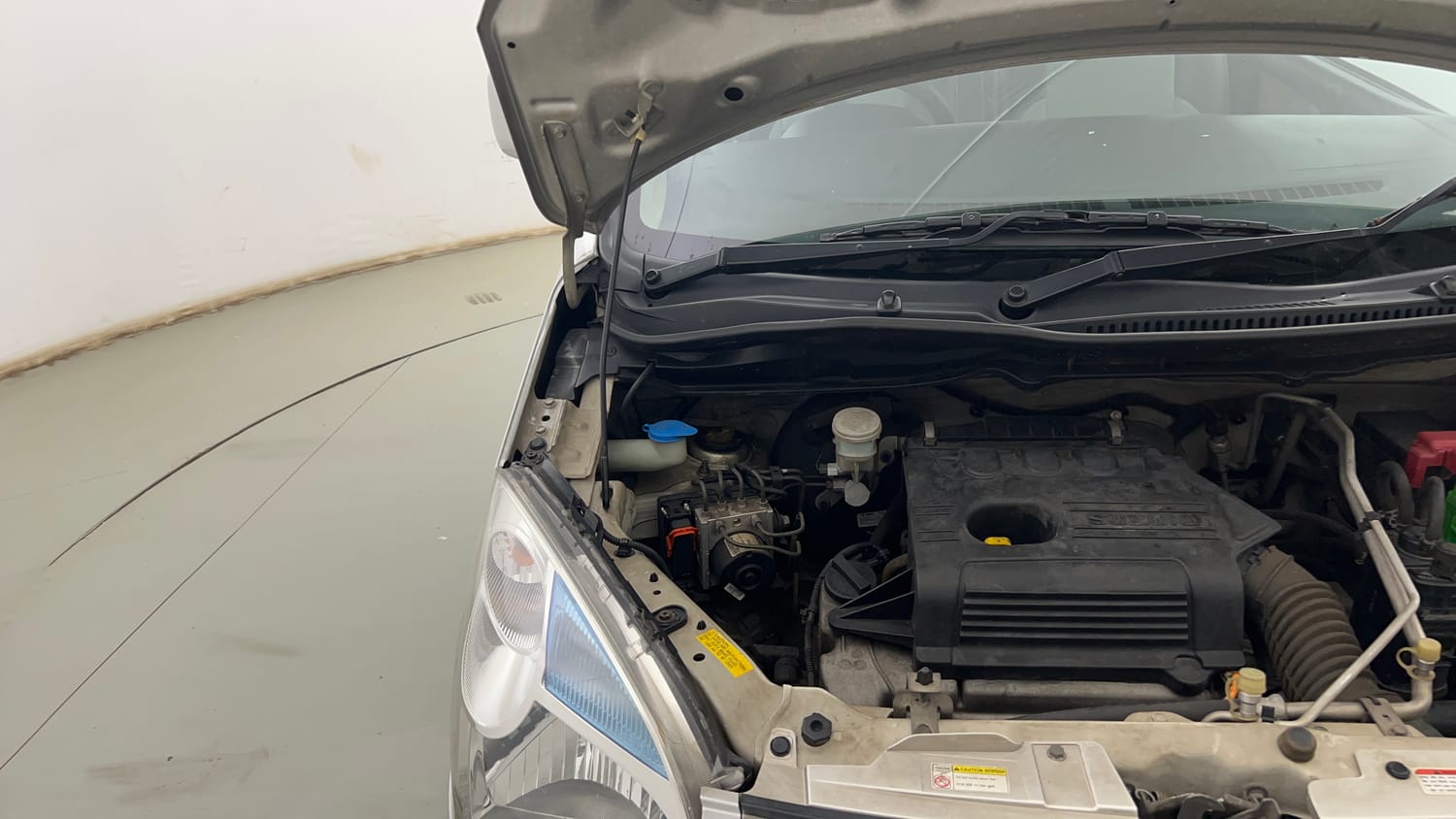 Used 2018 Maruti Suzuki Wagon R 1.0 VXI AMT (O) Petrol Automatic engine ENGINE RIGHT SIDE HINGE & APRON VIEW