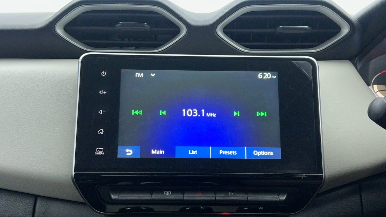Used 2023 Nissan Magnite XV Petrol Manual top_features Touch screen infotainment system