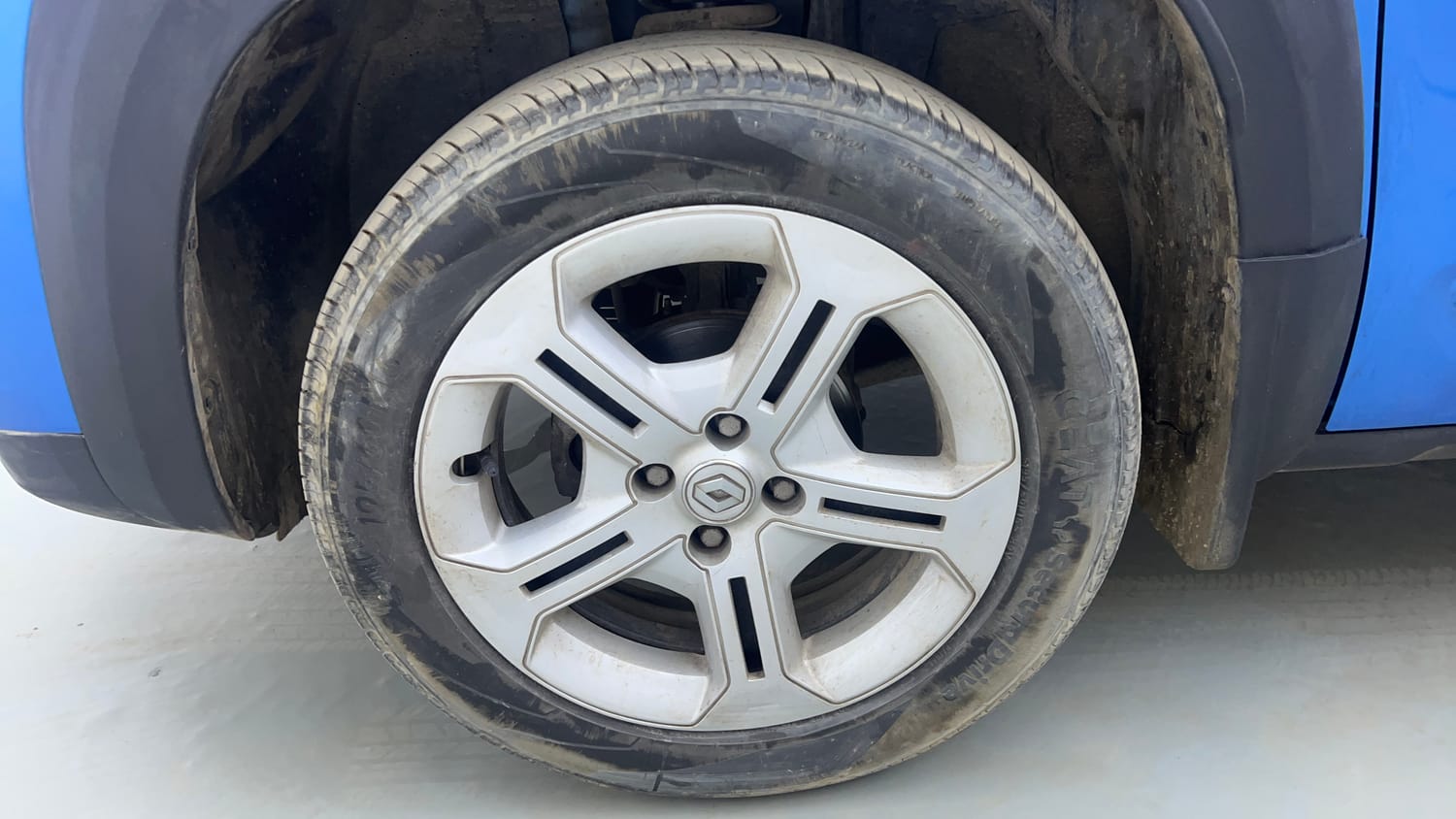 Used 2021 Renault Kiger RXT AMT Dual Tone Petrol Automatic tyres LEFT FRONT TYRE RIM VIEW