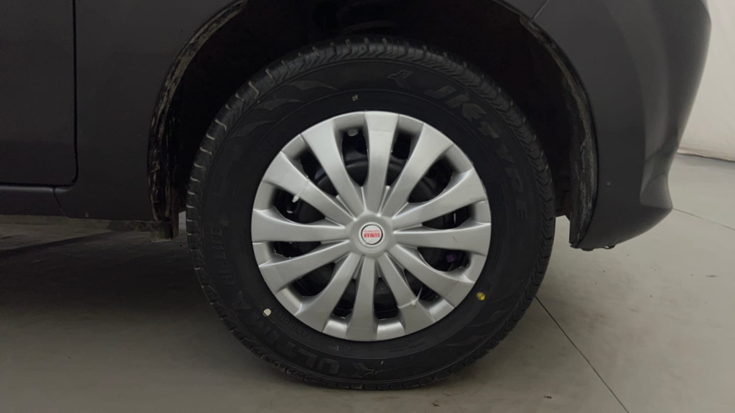 Used 2014 Maruti Suzuki Alto 800 Lxi Petrol Manual tyres RIGHT FRONT TYRE RIM VIEW