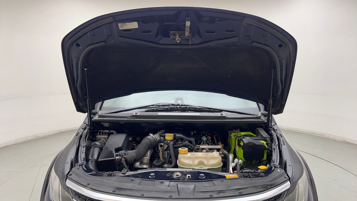 Used 2018 Tata Hexa XTA 4x2 7 STR Diesel Automatic engine ENGINE & BONNET OPEN FRONT VIEW