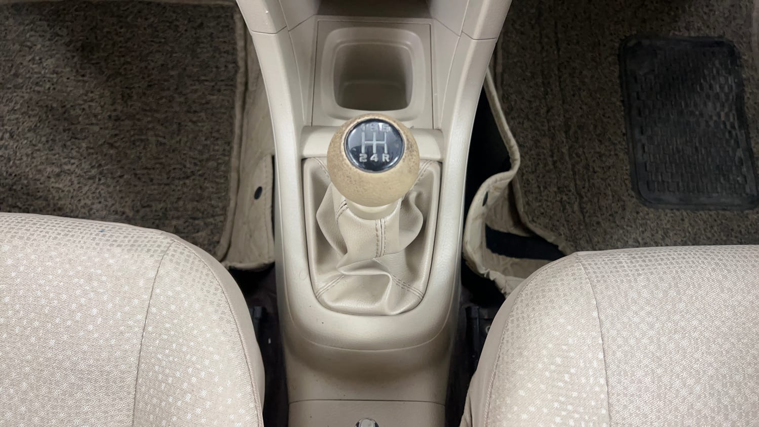 Used 2014 Maruti Suzuki Swift Dzire ZXI Petrol Manual interior GEAR  KNOB VIEW