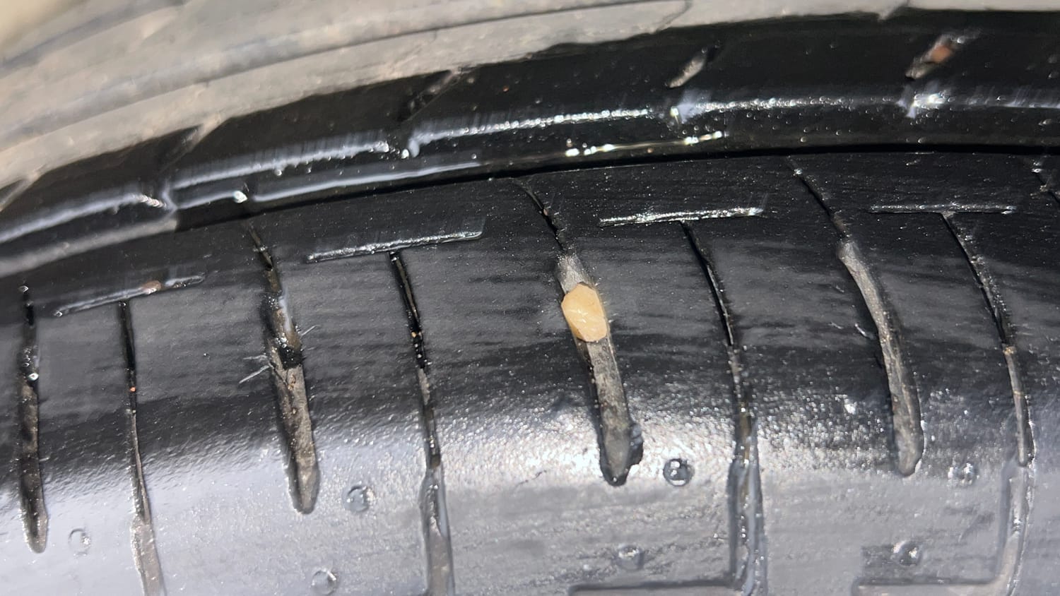 Used 2022 Maruti Suzuki Ignis Zeta 1.2 AMT Petrol Automatic tyres LEFT REAR TYRE TREAD VIEW