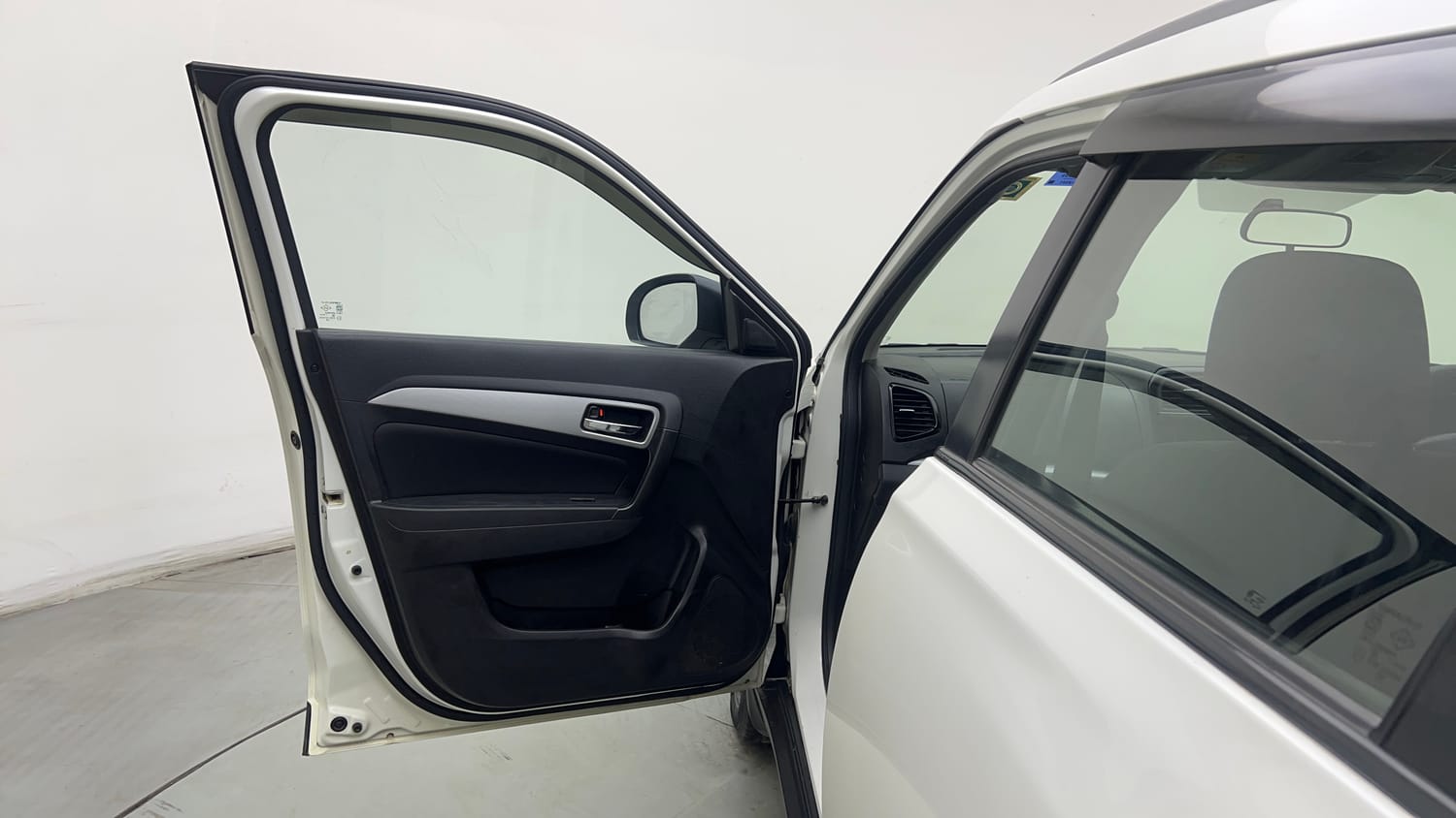 Used 2021 maruti-suzuki Vitara Brezza ZXi Petrol Manual interior LEFT FRONT DOOR OPEN VIEW