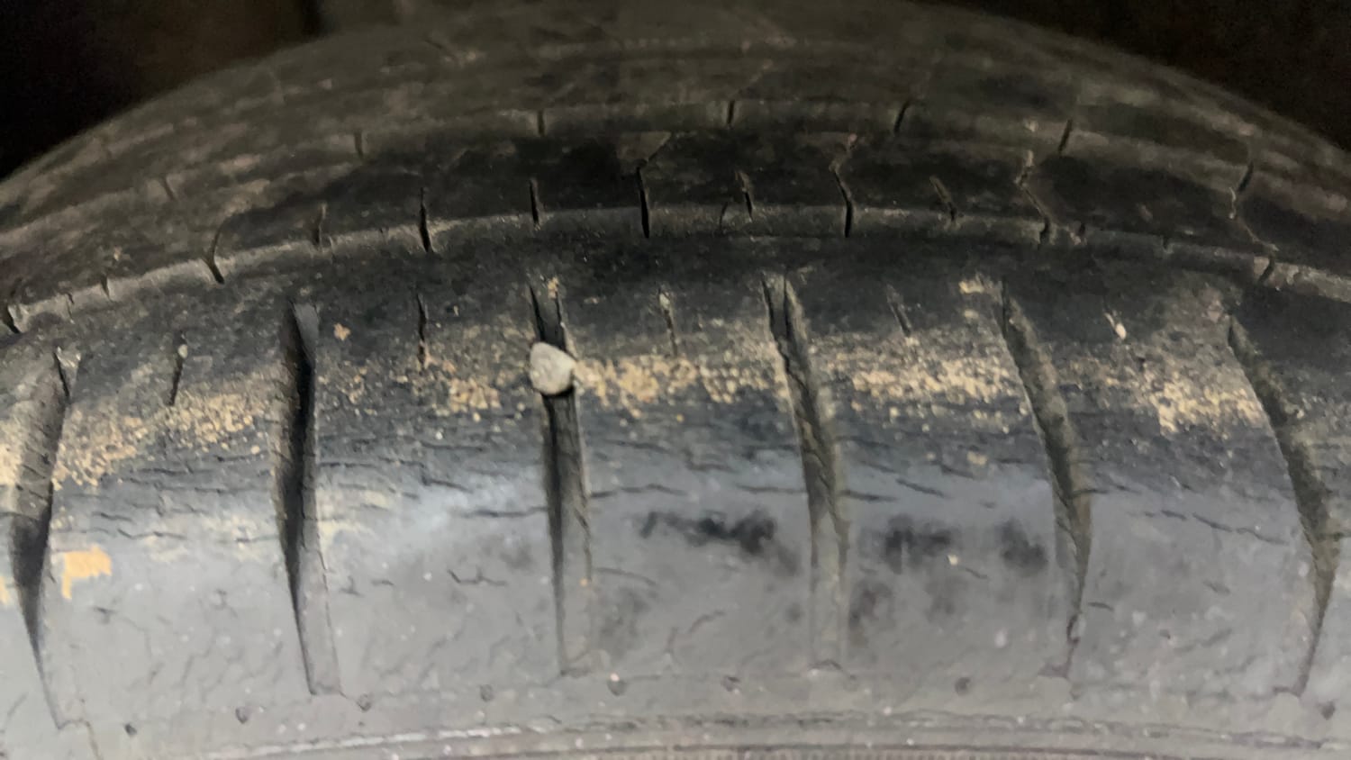 Used 2018 Maruti Suzuki Baleno Alpha 1.2 AT Petrol Automatic tyres RIGHT REAR TYRE TREAD VIEW