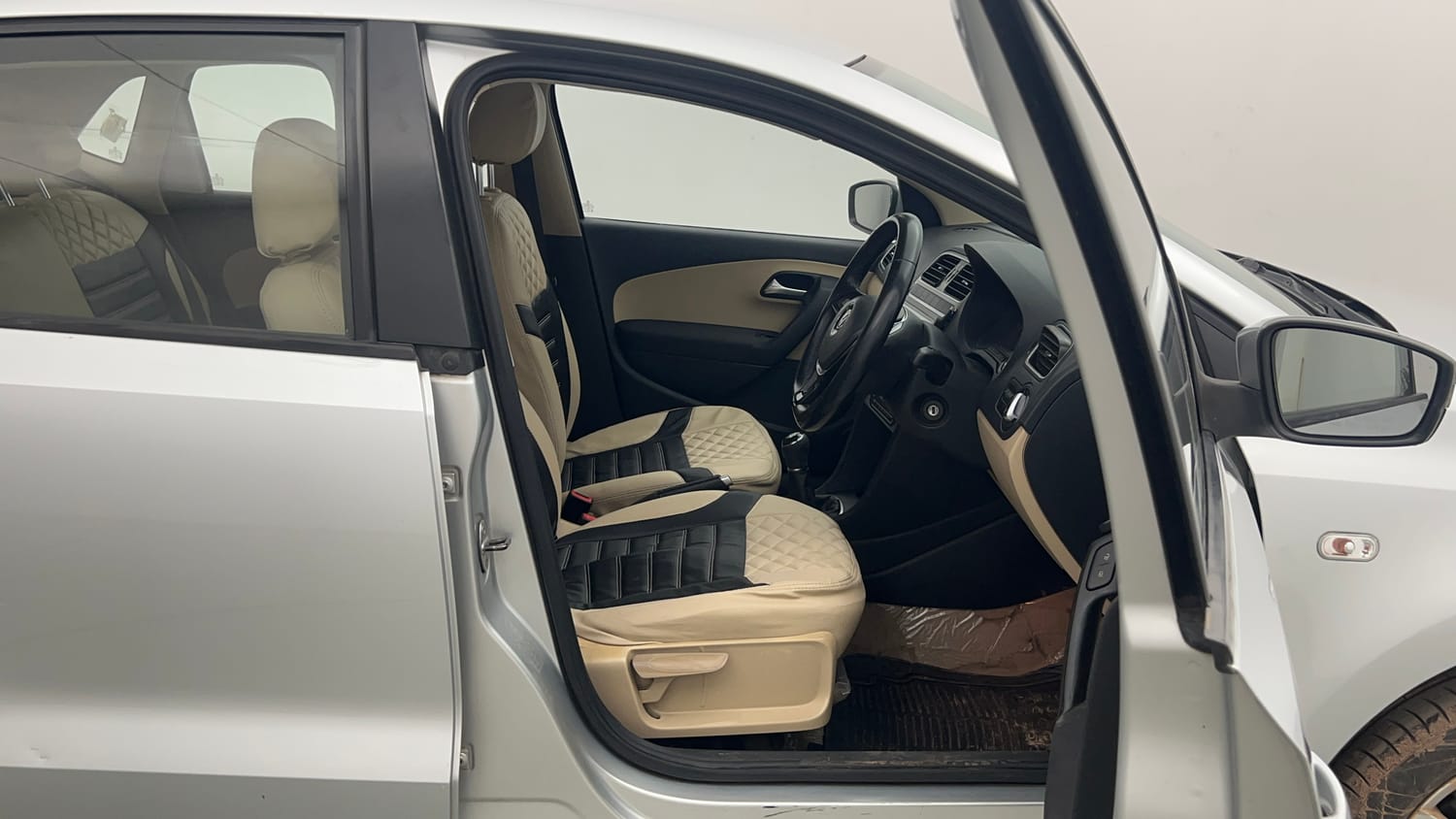 Used 2014 Volkswagen Polo Trendline 1.2L (P) Petrol Manual interior RIGHT SIDE FRONT DOOR CABIN VIEW