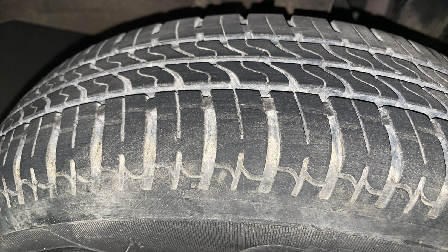 Used 2015 Tata Nano Twist XT Petrol Manual tyres RIGHT FRONT TYRE TREAD VIEW