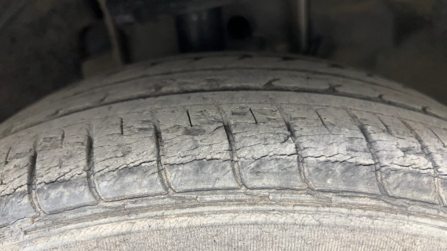 Used 2020 Tata Tiago Revotron XZ Plus Cng (outside fitted) Cng Manual tyres RIGHT FRONT TYRE TREAD VIEW