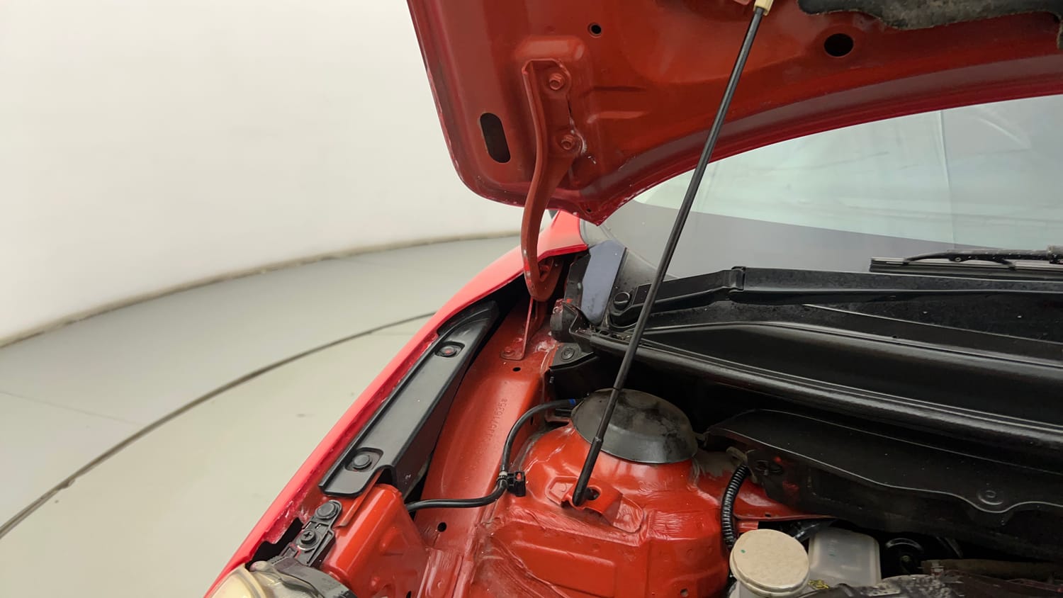 Used 2018 Maruti Suzuki Baleno Alpha 1.2 AT Petrol Automatic engine ENGINE RIGHT SIDE HINGE & APRON VIEW