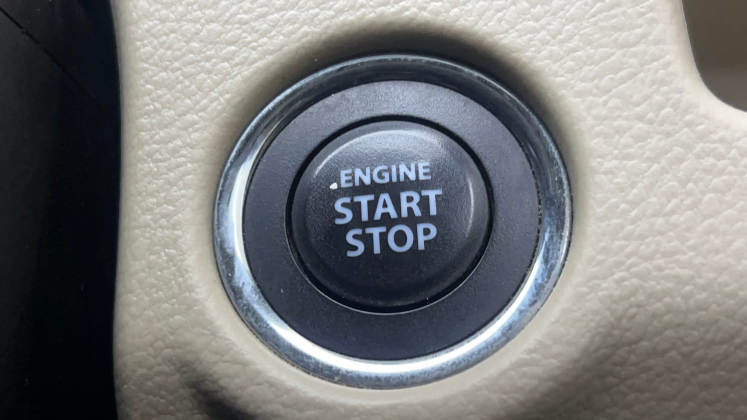 Used 2015 Maruti Suzuki Ciaz ZXI+ Petrol Manual top_features Keyless start