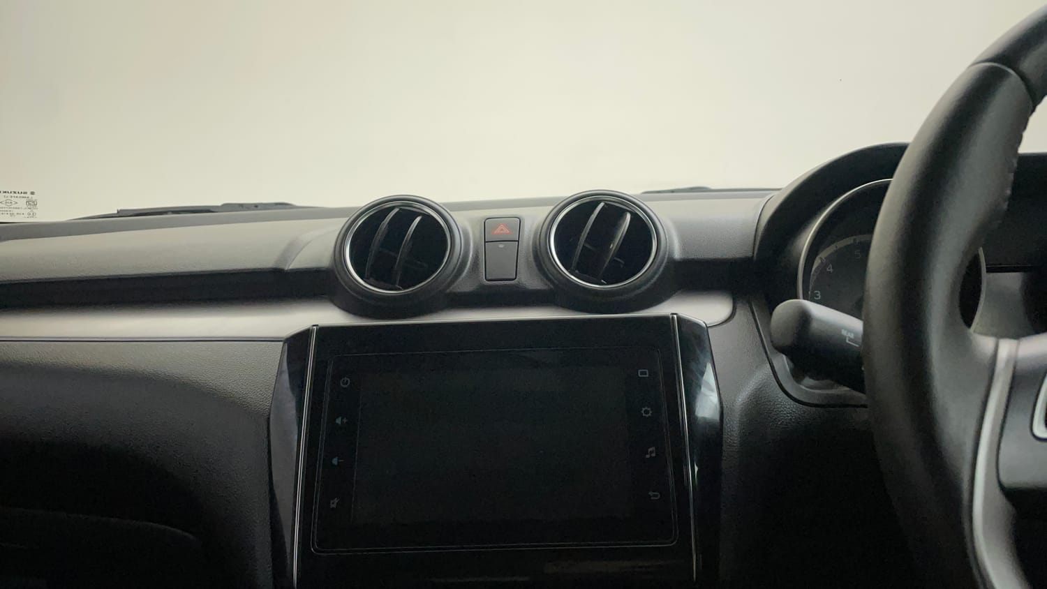 Used 2023 Maruti Suzuki Swift ZXi AMT Petrol Automatic top_features Touch screen infotainment system