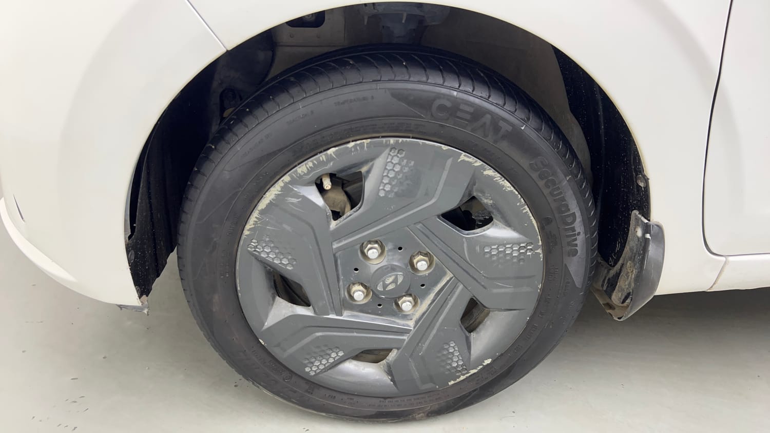 Used 2021 Hyundai Aura S 1.2 AMT Petrol Petrol Automatic tyres LEFT FRONT TYRE RIM VIEW