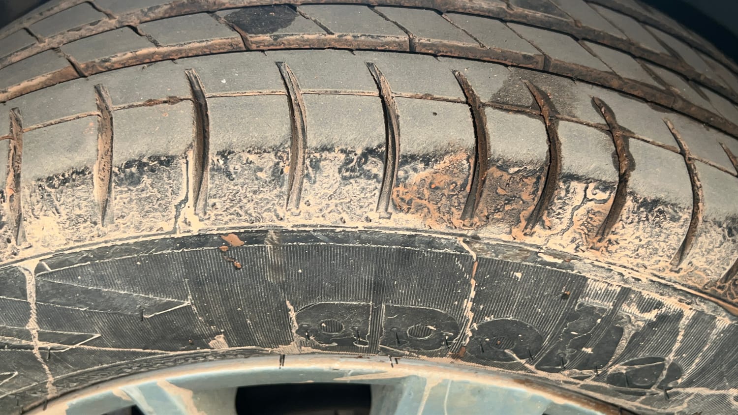 Used 2014 Volkswagen Polo Trendline 1.2L (P) Petrol Manual tyres RIGHT FRONT TYRE TREAD VIEW