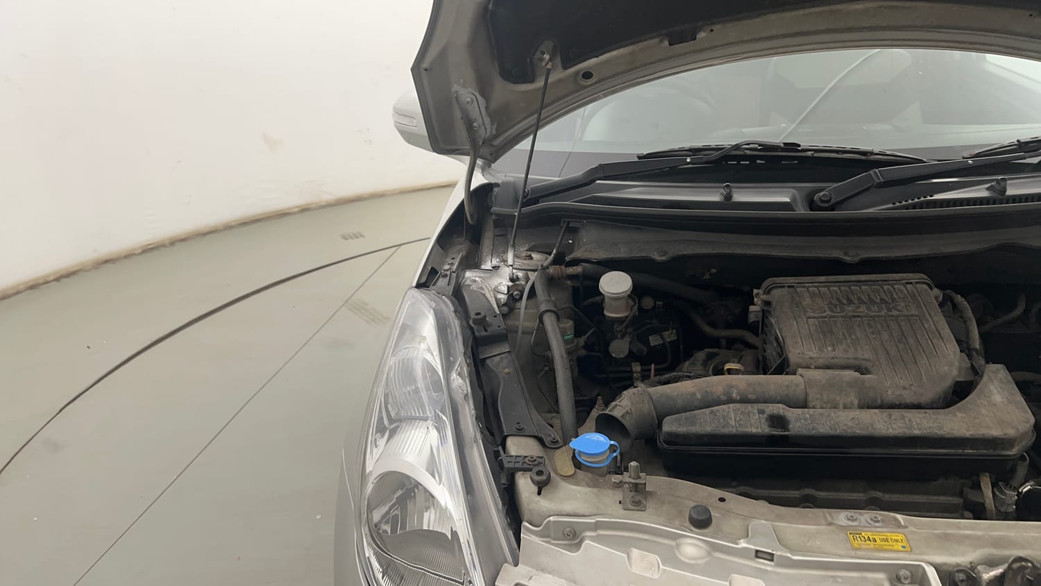 Used 2013 Maruti Suzuki Swift VXi Petrol Manual engine ENGINE RIGHT SIDE HINGE & APRON VIEW