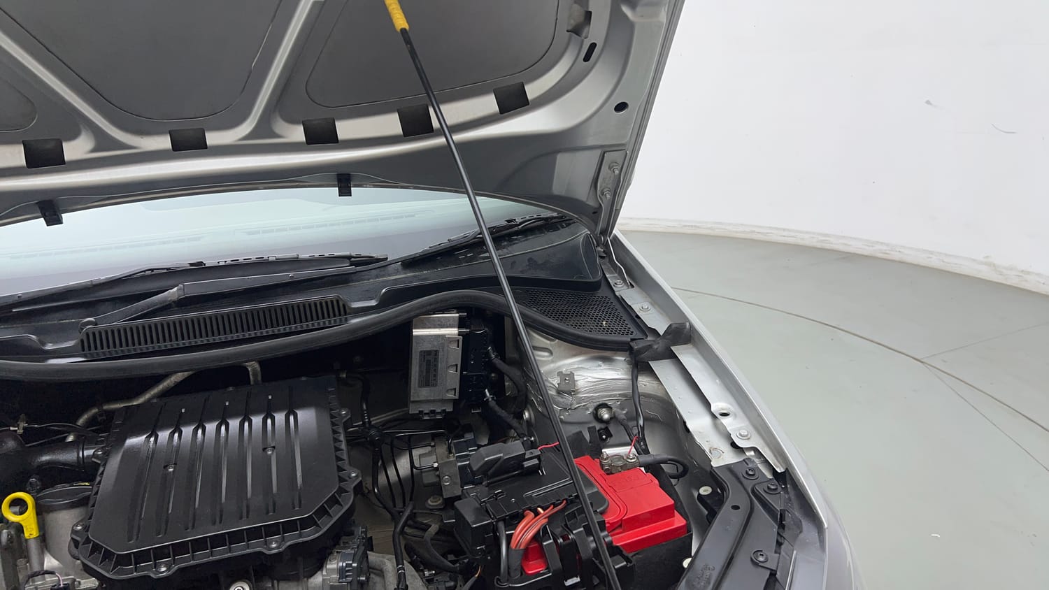 Used 2018 Volkswagen Ameo Trendline 1.0L (P) Petrol Manual engine ENGINE LEFT SIDE HINGE & APRON VIEW