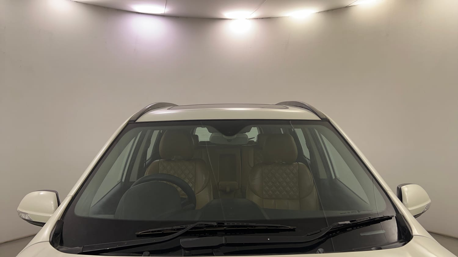 Used 2018 Mahindra XUV500 W11 Diesel Manual exterior FRONT WINDSHIELD VIEW