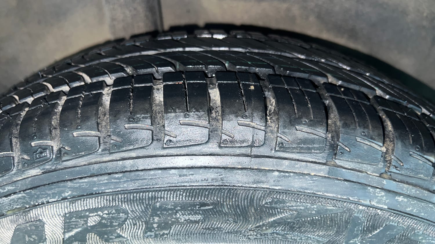 Used 2016 Honda City VX Petrol Manual tyres RIGHT REAR TYRE TREAD VIEW